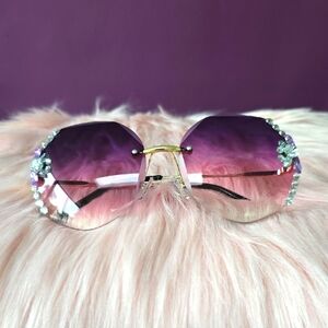 Elegant Purple Gradient Sunglasses with Floral Details (NWOT)